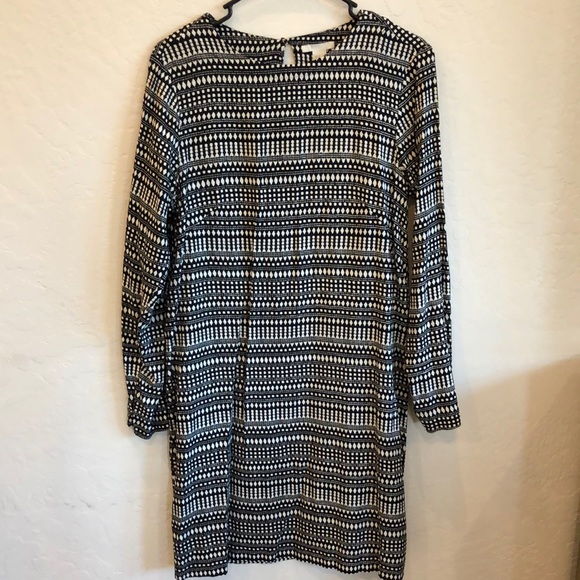 H&M LONG SLEEVE DRESS W/ KEYHOLE CUTOUT BACK - Picture 1 of 5